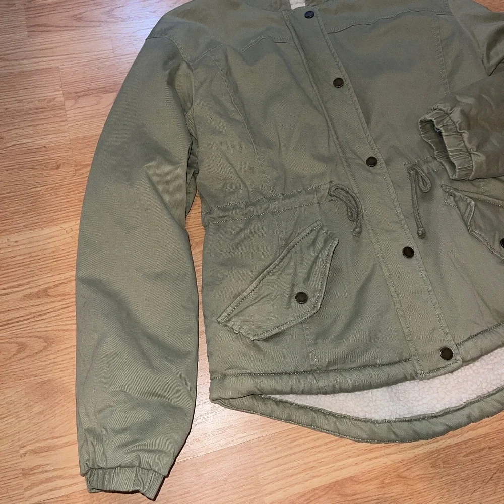 Women’s Hollister Light Green Sherpa Lined Jacket / Coat with Hood - Picture 2 of 7